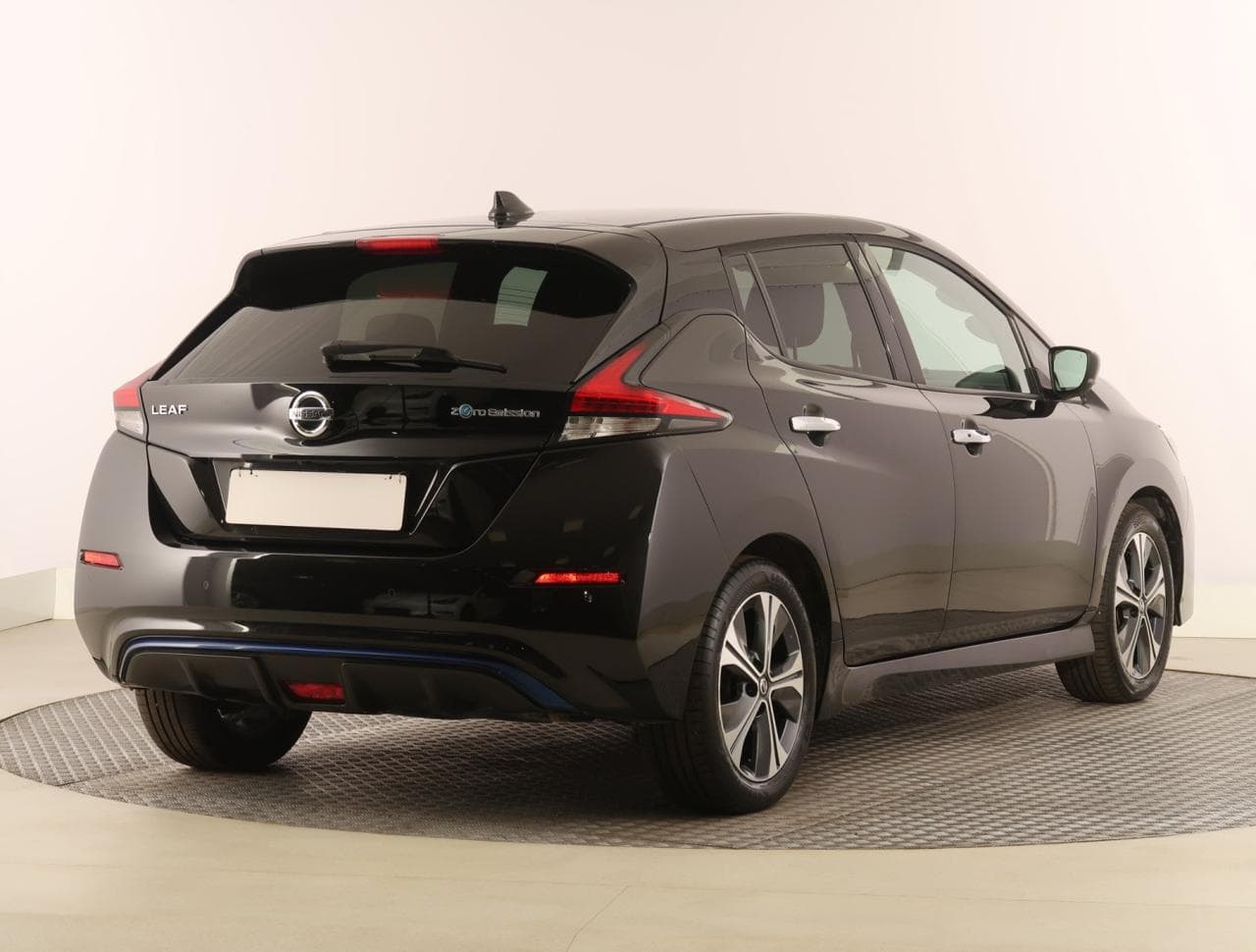 2021 Nissan LEAF - 7