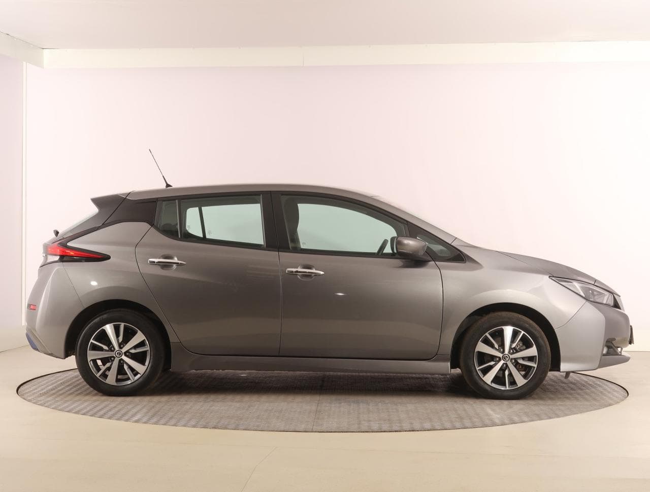 2021 Nissan LEAF - 8