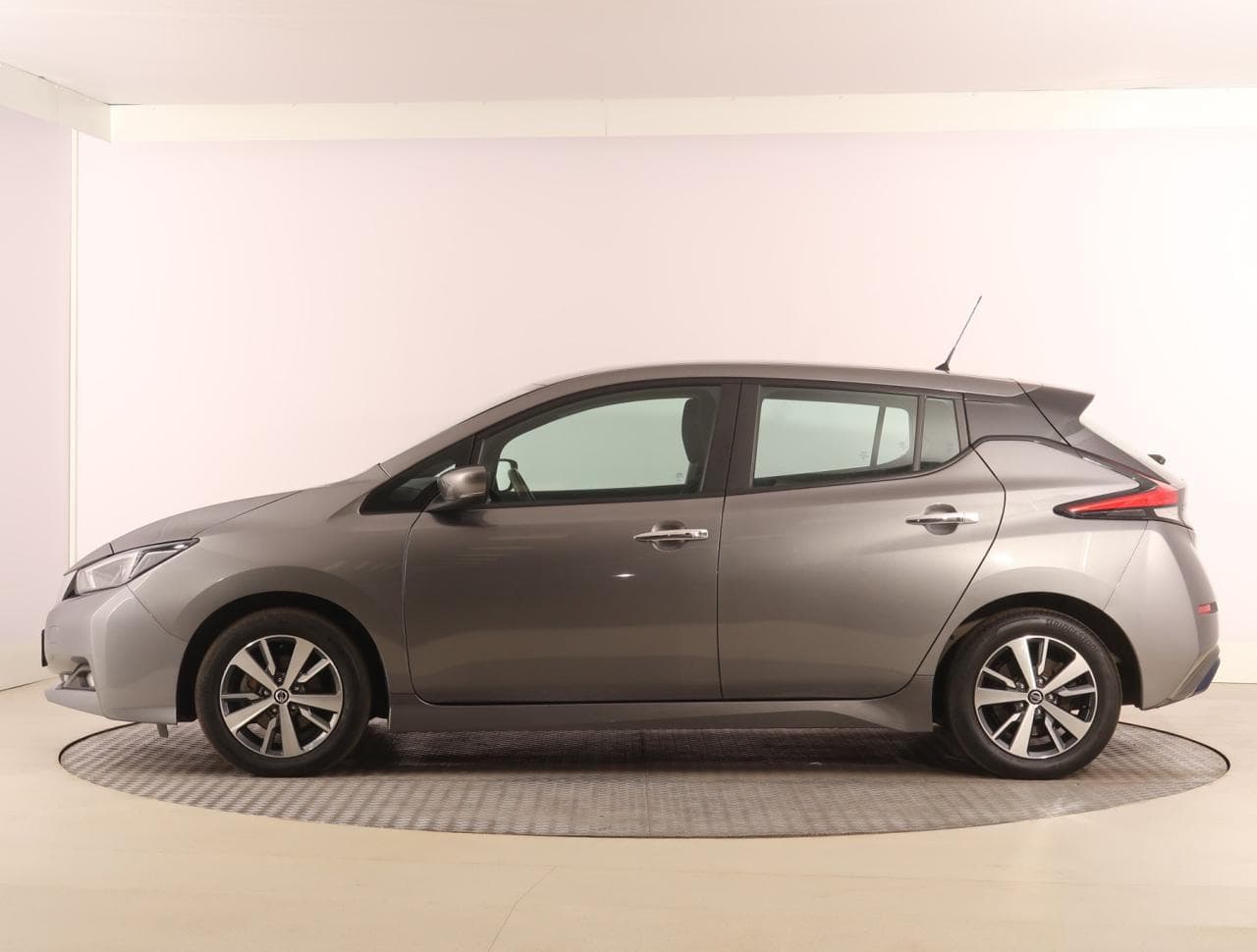 2021 Nissan LEAF - 4