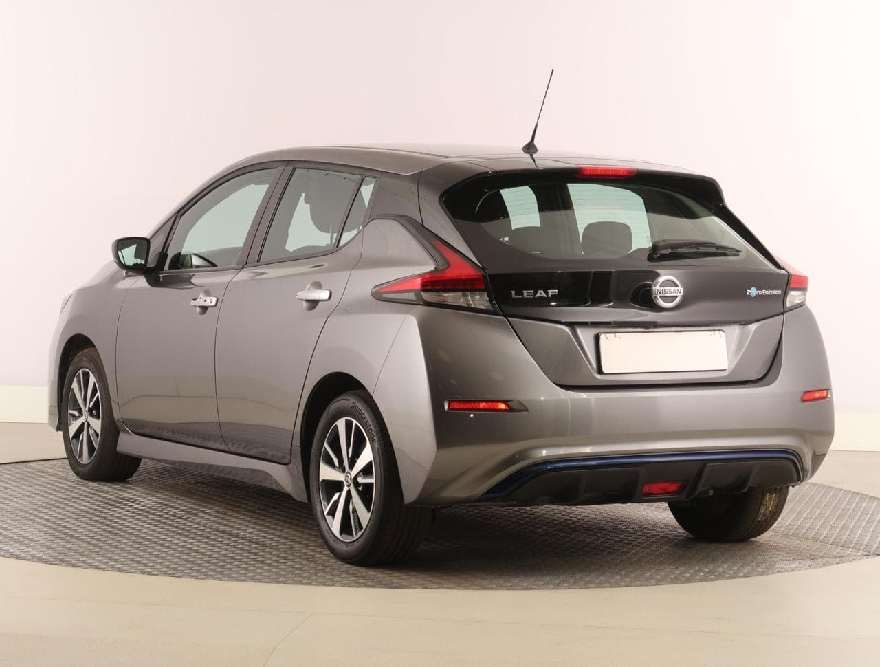 2021 Nissan LEAF - 5