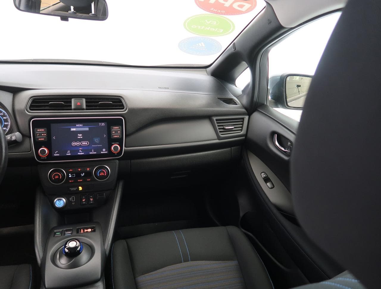 2021 Nissan LEAF - 11