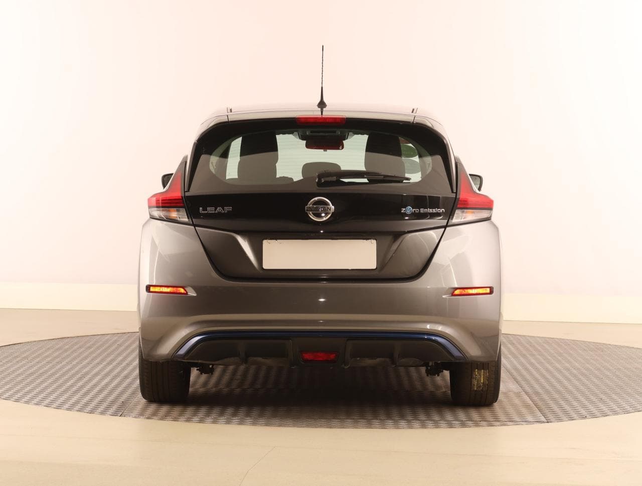 2021 Nissan LEAF - 6