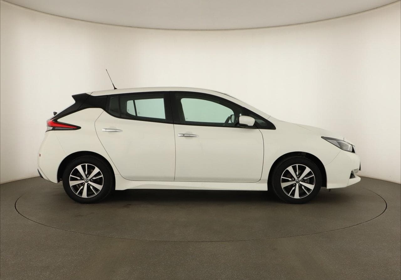 2021 Nissan LEAF - 8