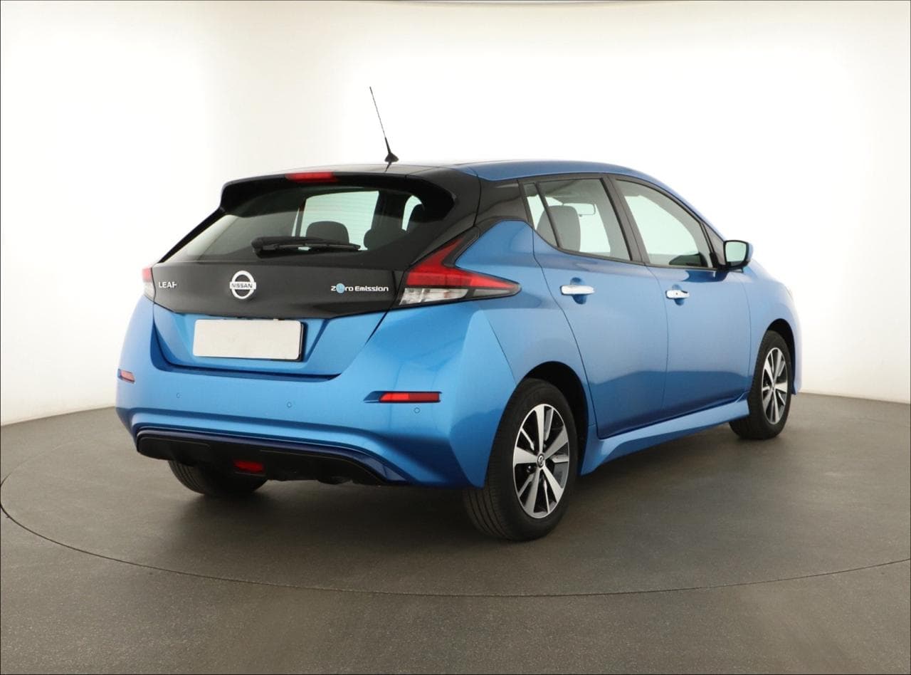 2021 Nissan LEAF - 7