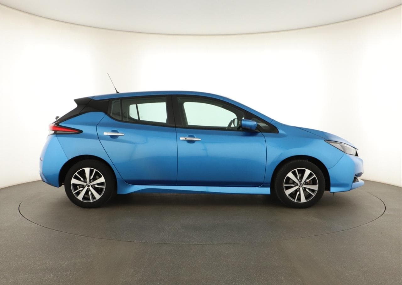 2021 Nissan LEAF - 8