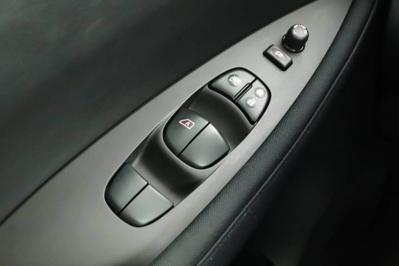 2021 Nissan LEAF - 19