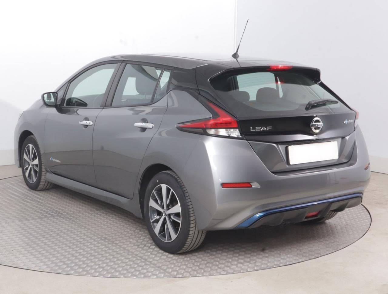 2021 Nissan LEAF - 5