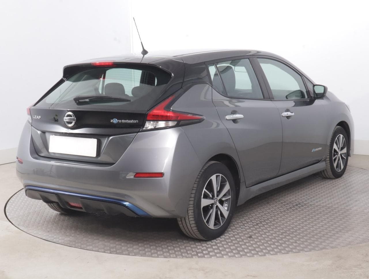 2021 Nissan LEAF - 7