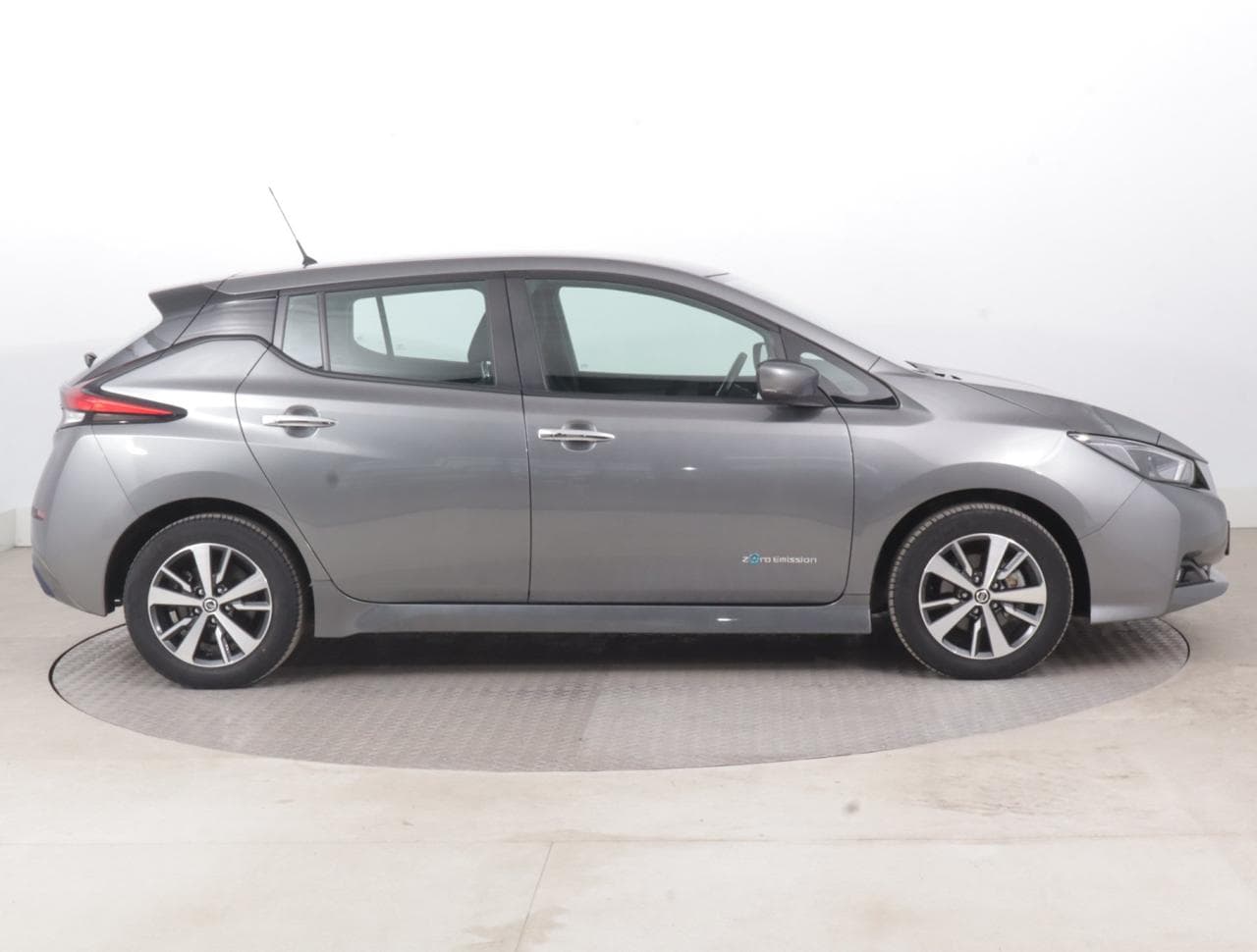 2021 Nissan LEAF - 8