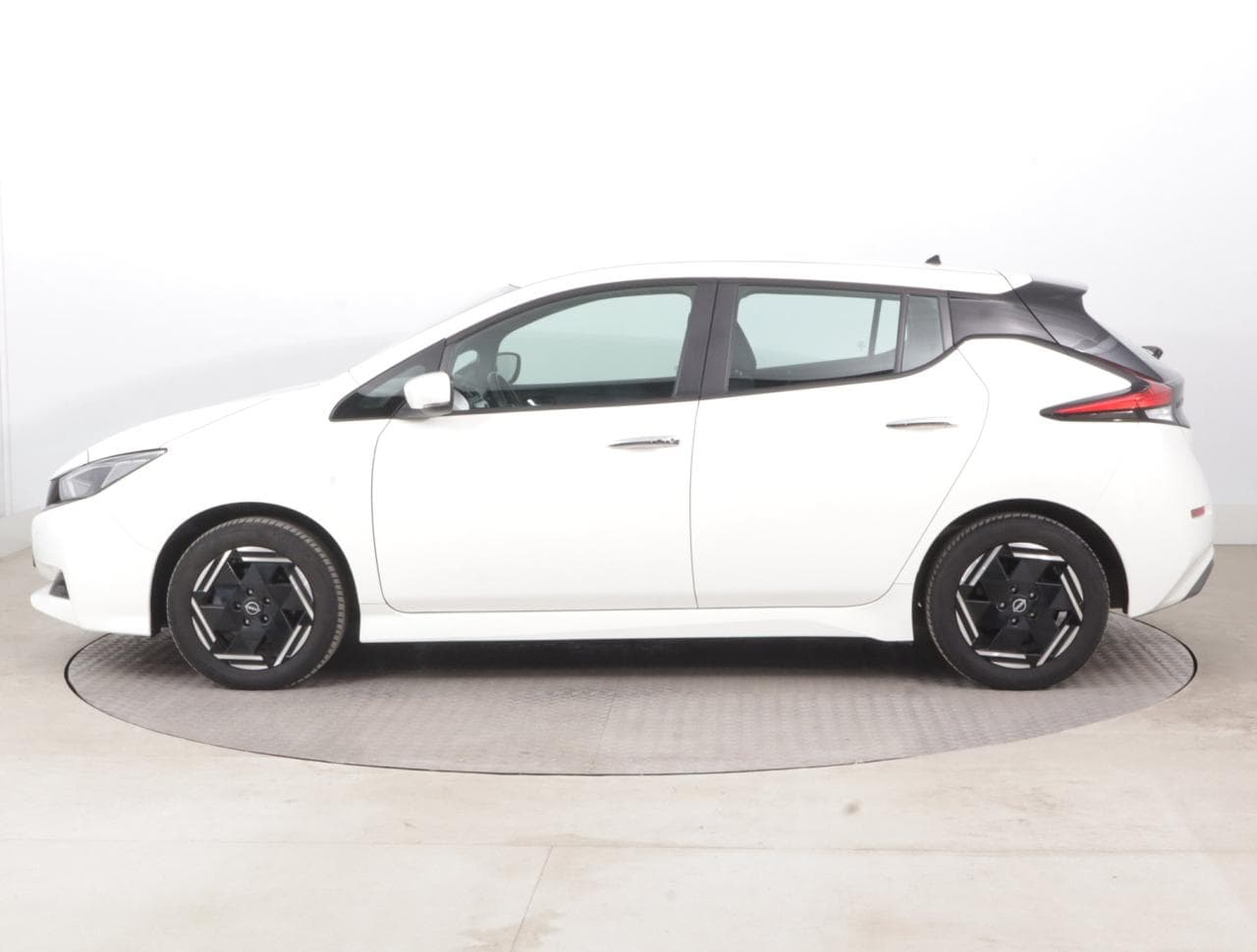2022 Nissan LEAF - 4
