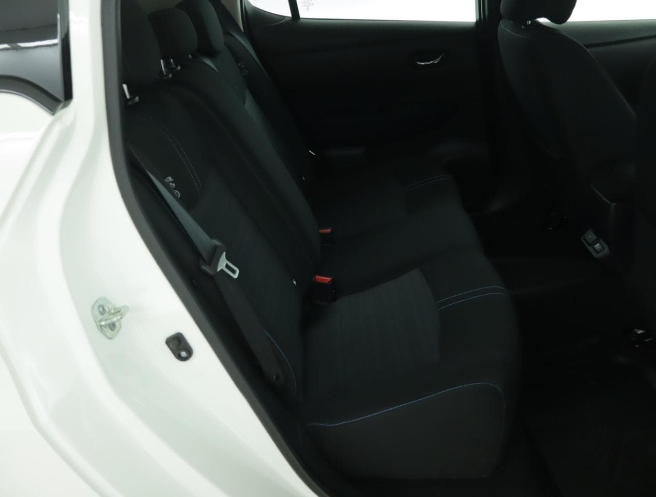 2022 Nissan LEAF - 13