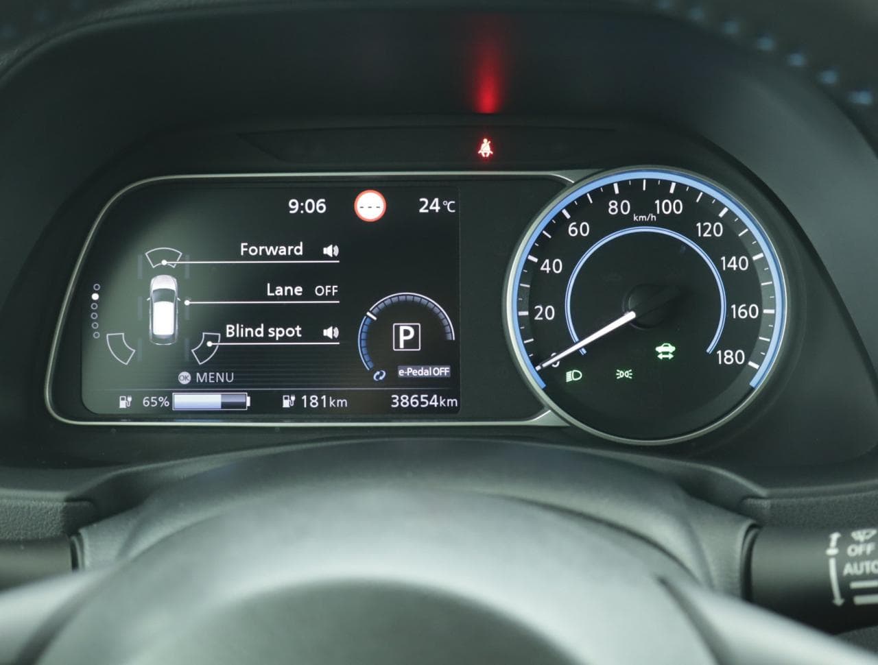 2022 Nissan LEAF - 17