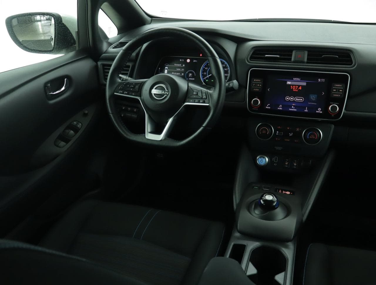 2022 Nissan LEAF - 9
