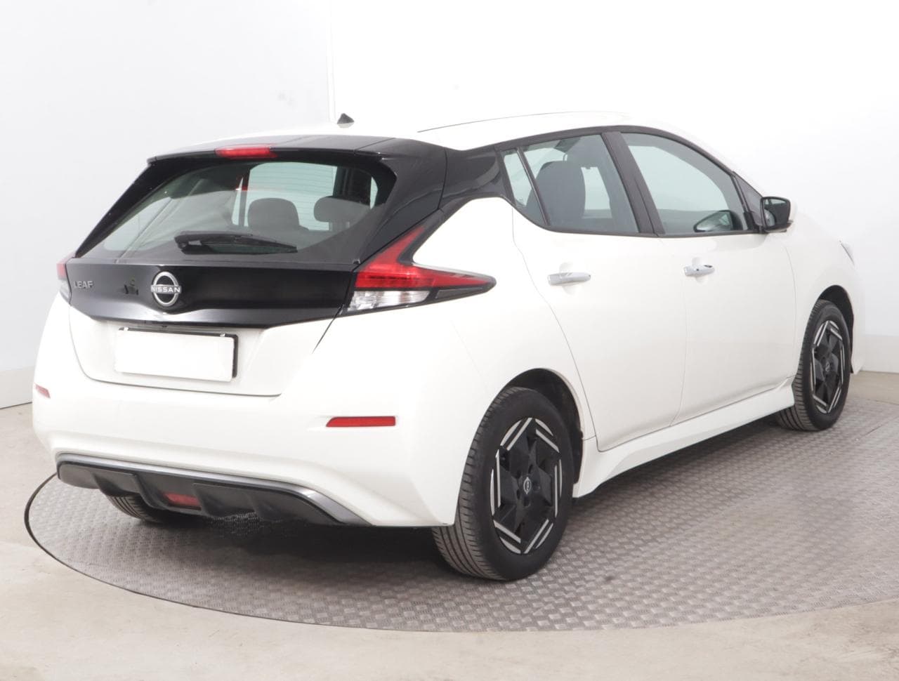 2022 Nissan LEAF - 7