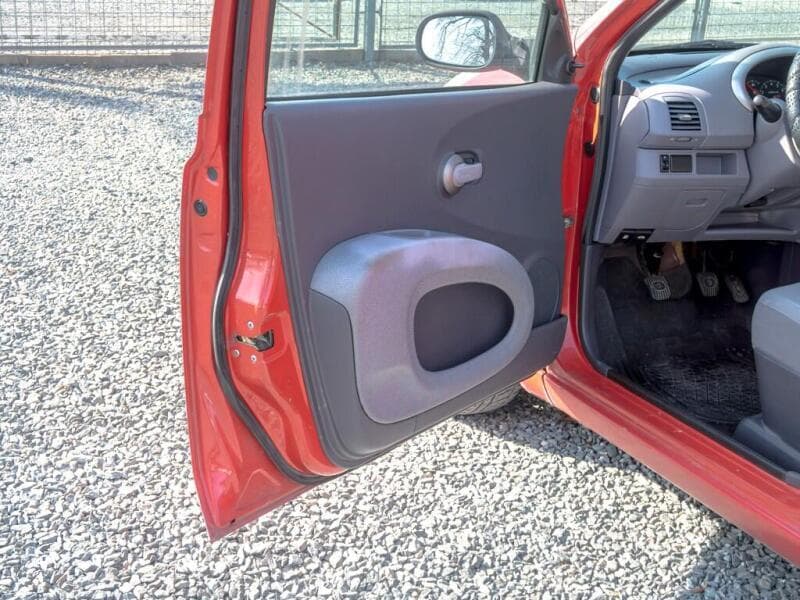 2003 Nissan MICRA - 9