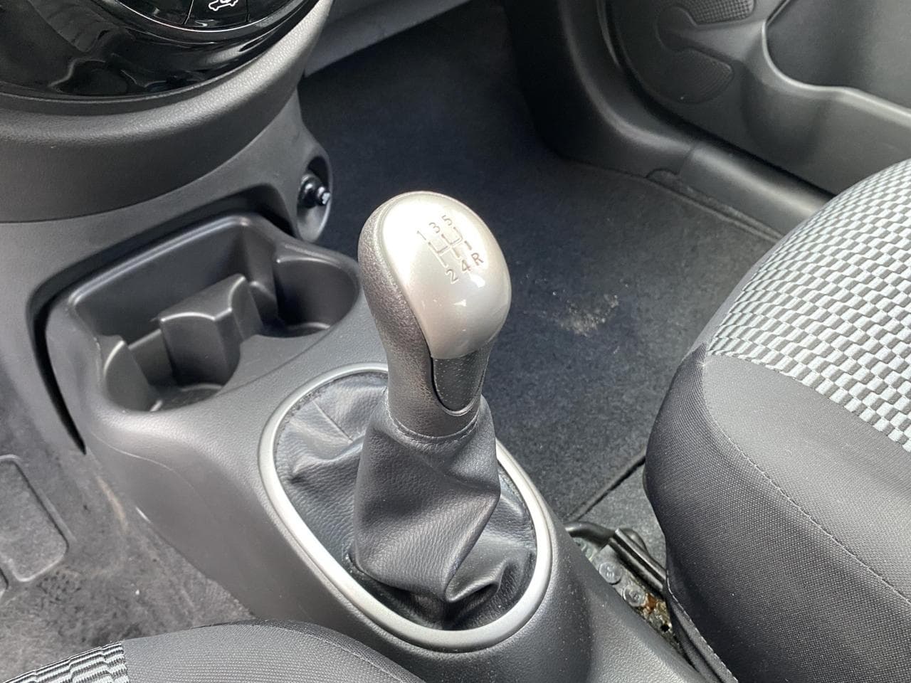 2017 Nissan MICRA - 17