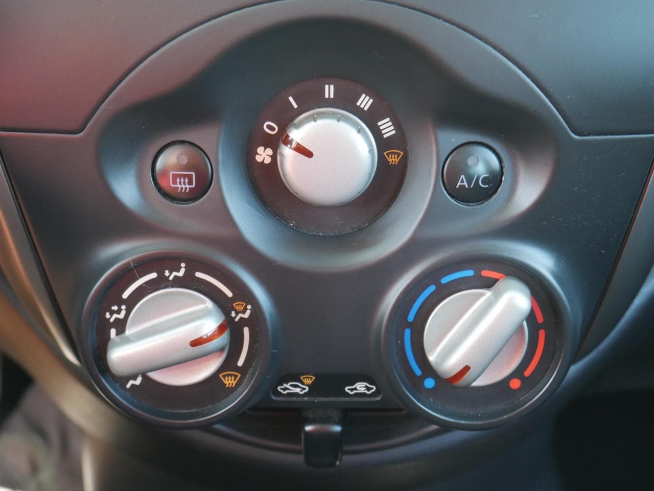 2016 Nissan MICRA - 15