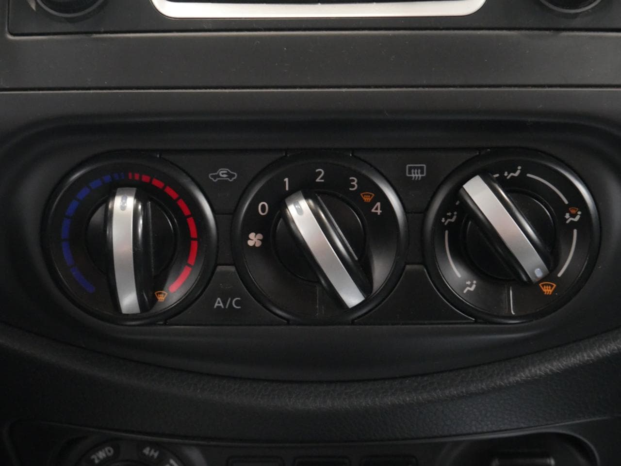 2016 Nissan NP300 - 16