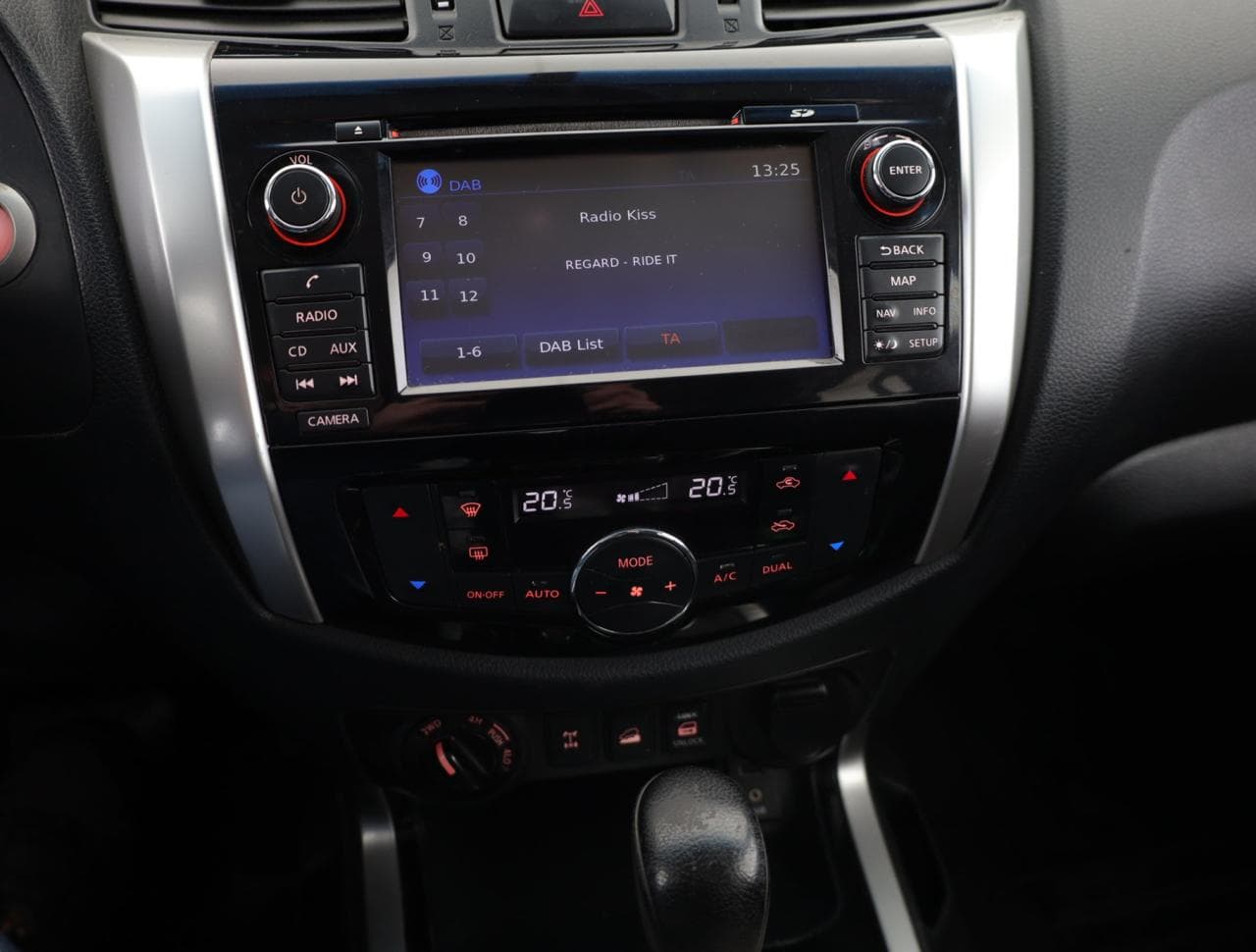 2016 Nissan NAVARA - 28