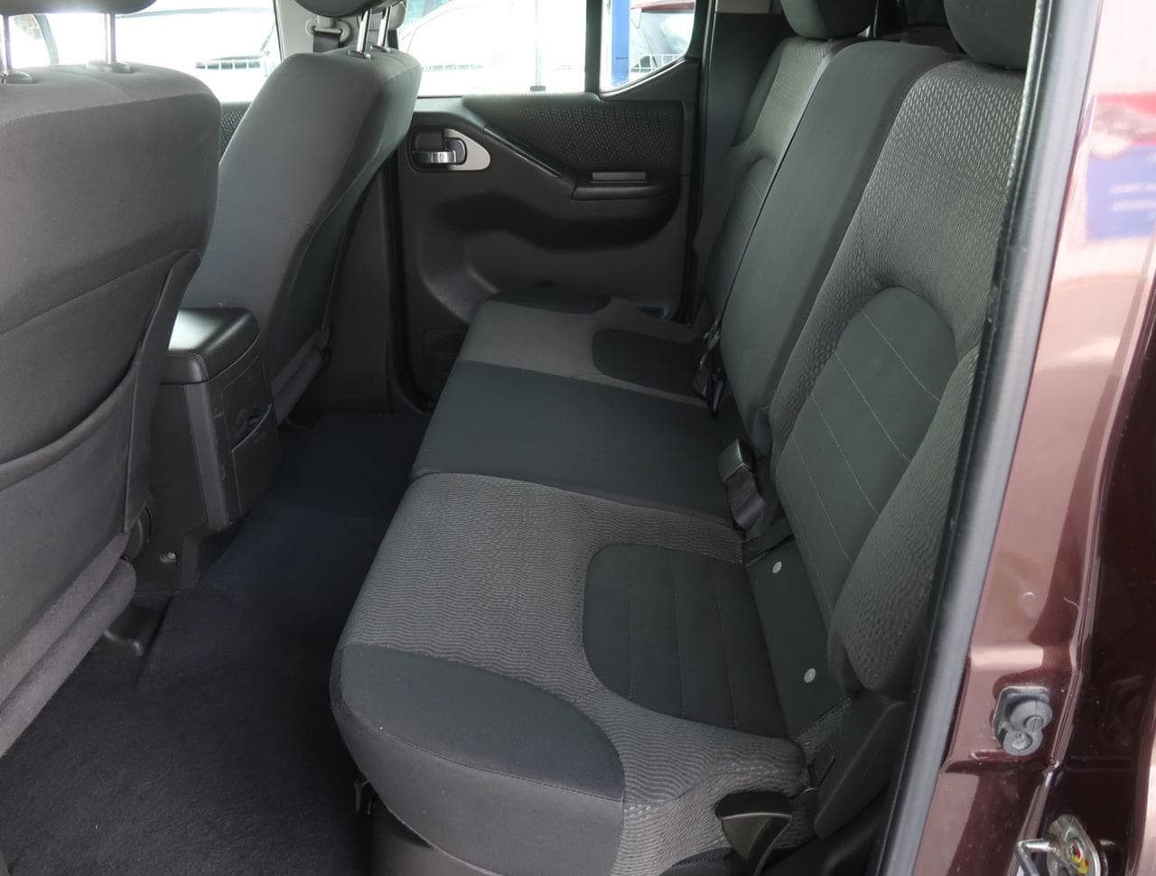 2011 Nissan NAVARA - 25