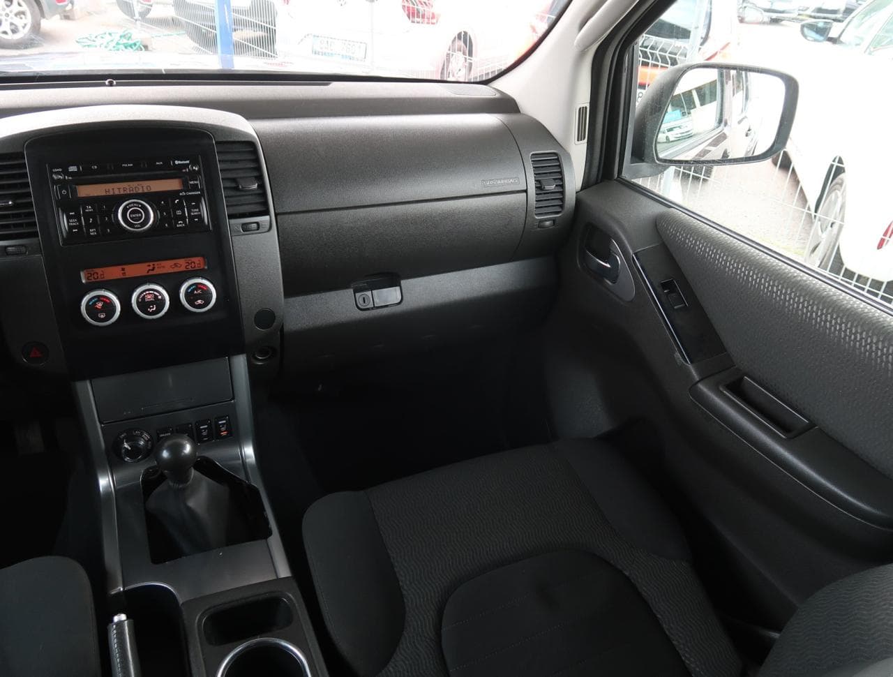 2011 Nissan NAVARA - 18