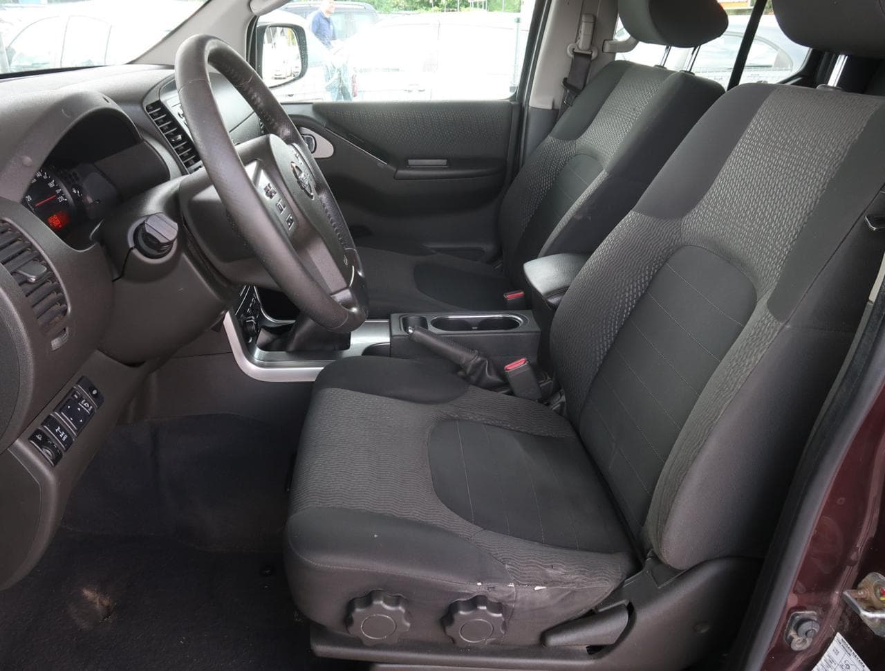 2011 Nissan NAVARA - 27
