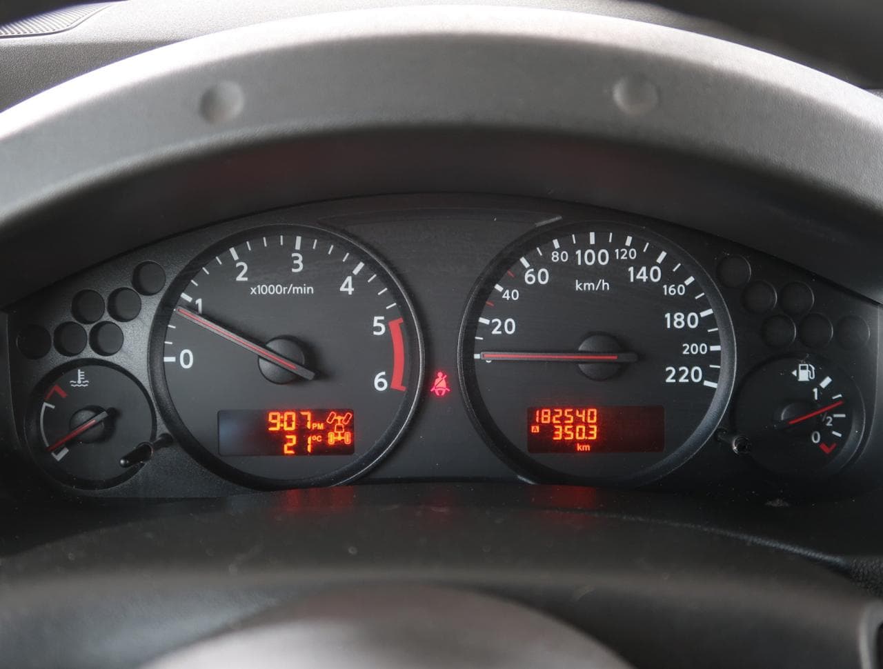 2011 Nissan NAVARA - 28