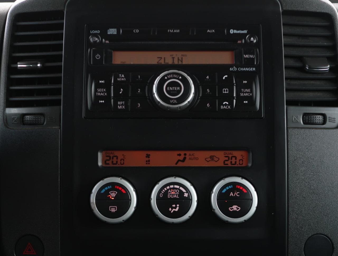 2011 Nissan NAVARA - 30