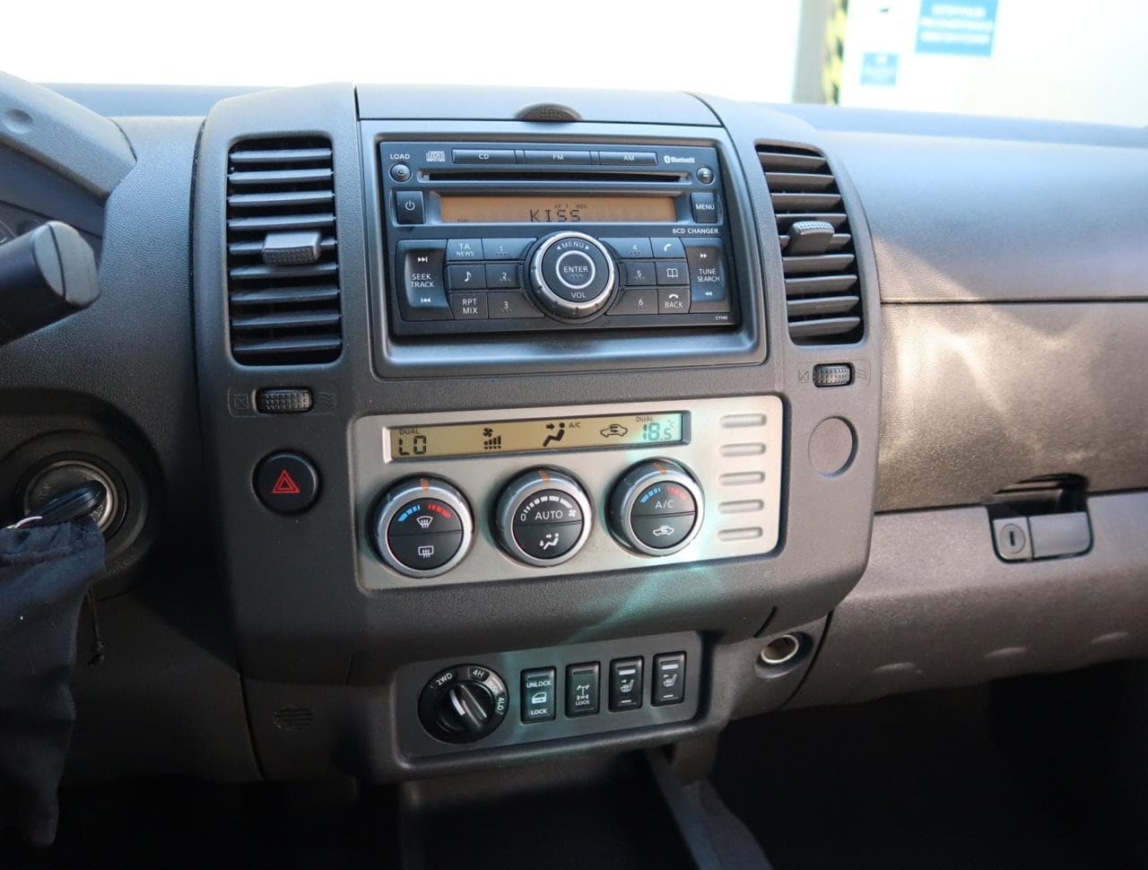 2008 Nissan NAVARA - 31