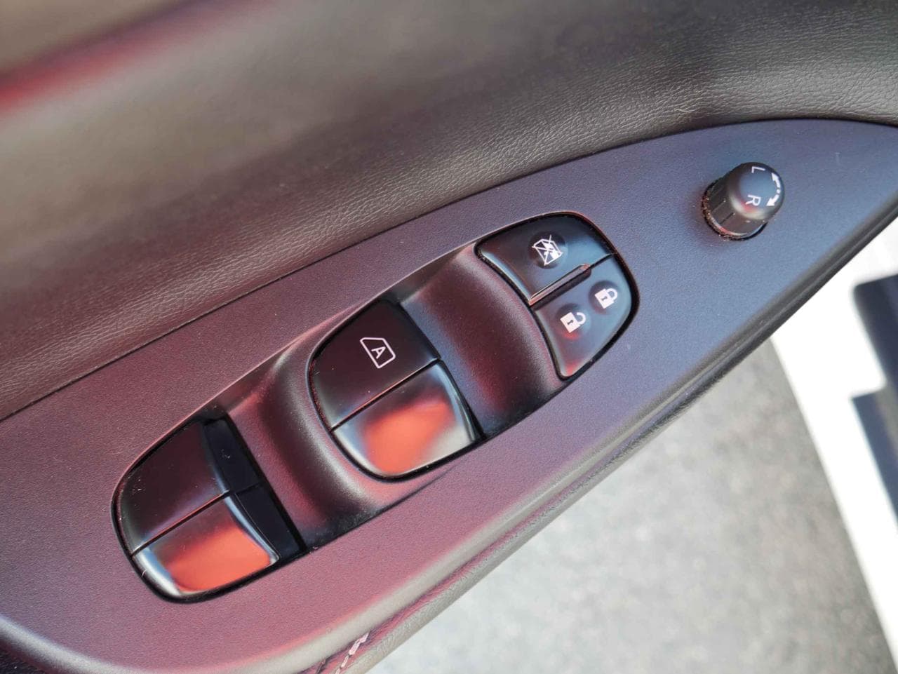 2015 Nissan PULSAR - 12