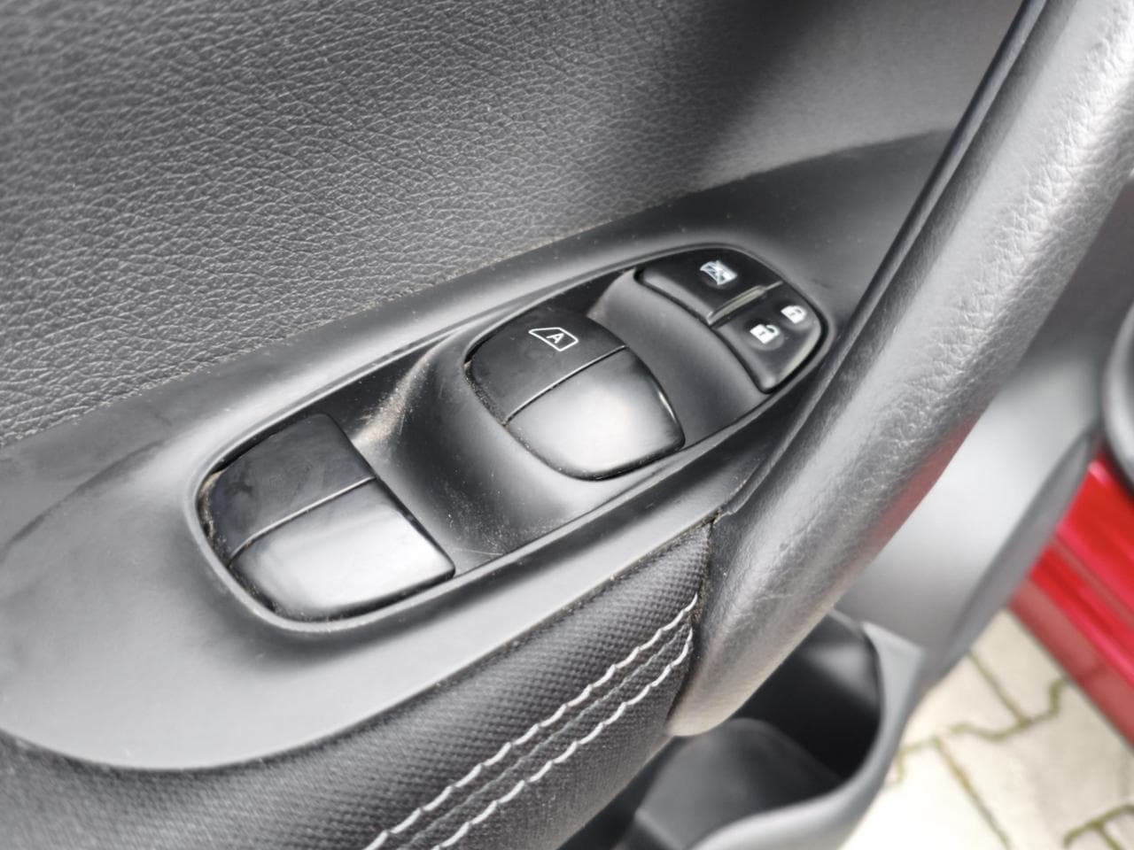 2017 Nissan Qashqai - 25