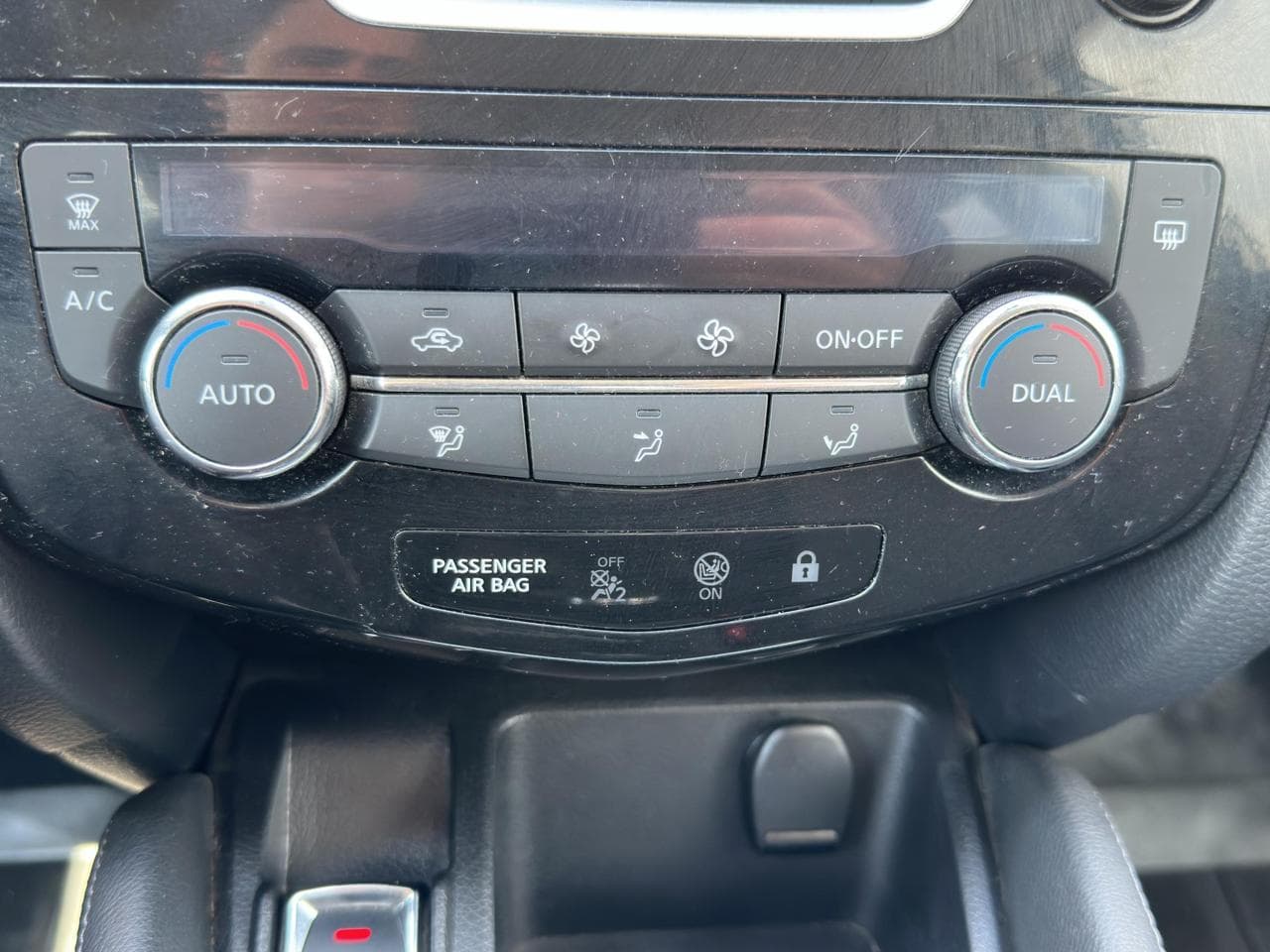 2015 Nissan QASHQAI - 28