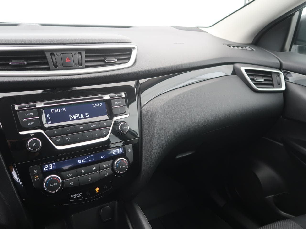 2015 Nissan QASHQAI - 18