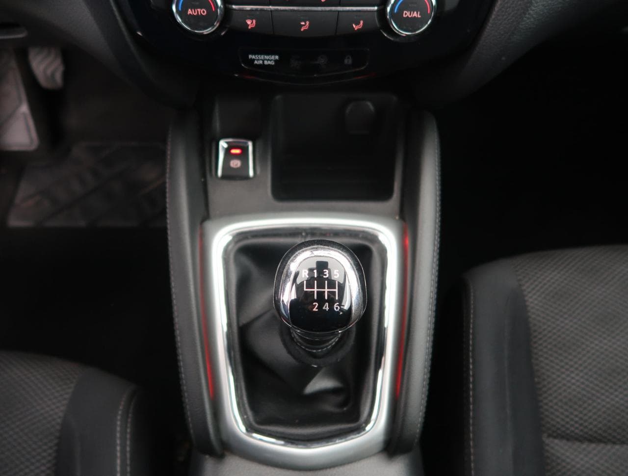 2016 Nissan QASHQAI - 33