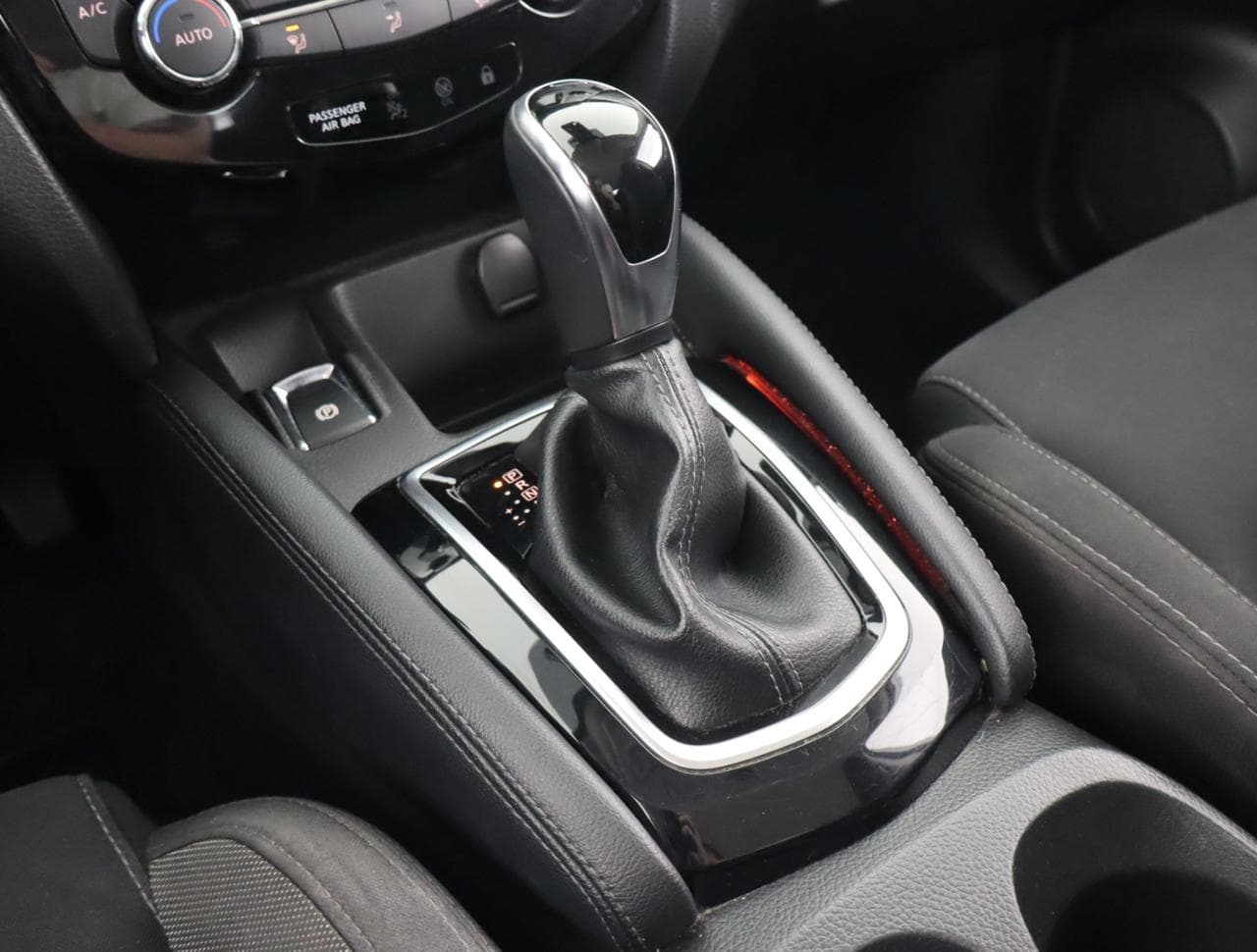 2018 Nissan QASHQAI - 20