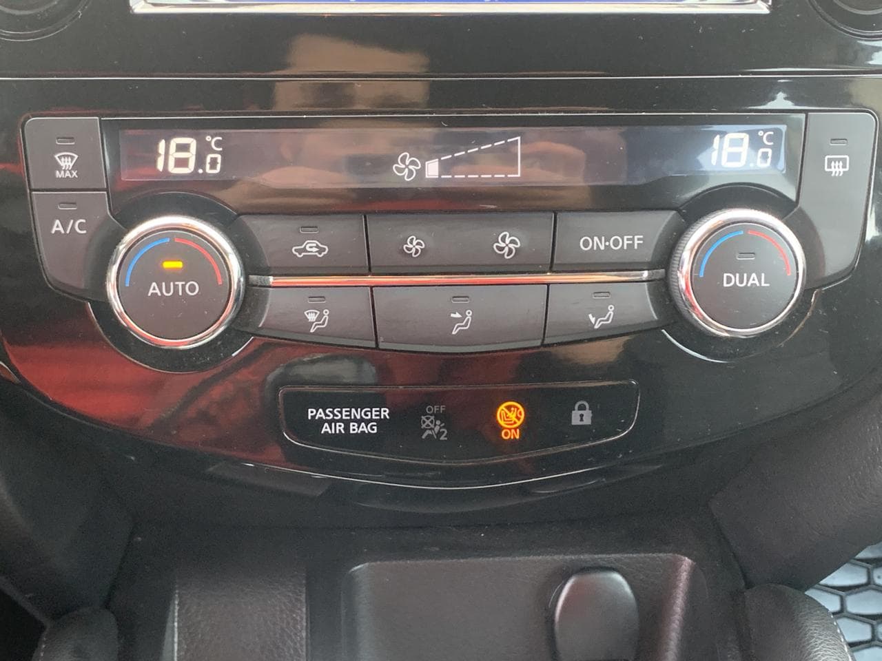 2015 Nissan QASHQAI - 32