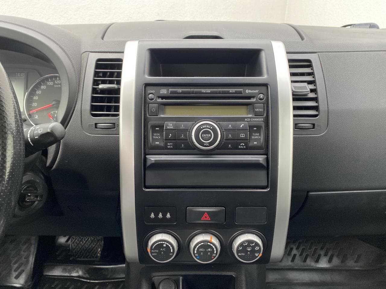 2011 Nissan X-TRAIL - 12