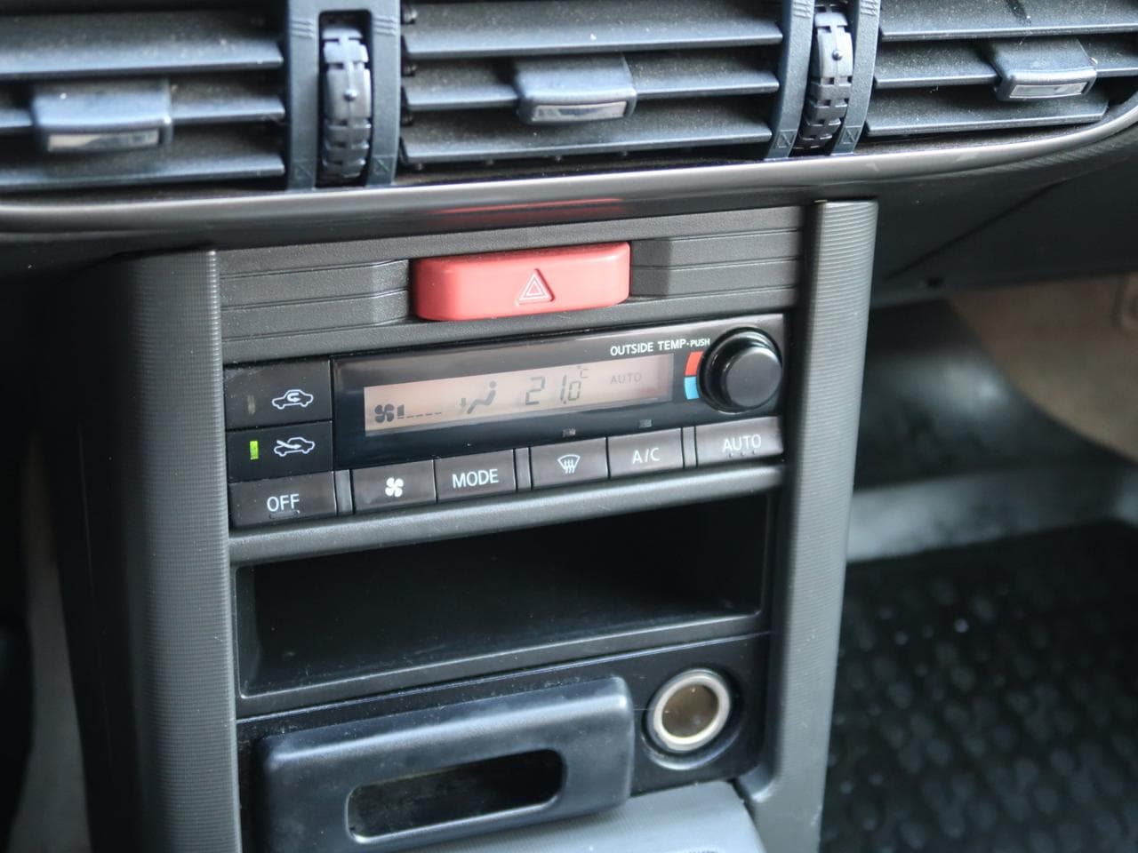 2003 Nissan X-Trail - 19