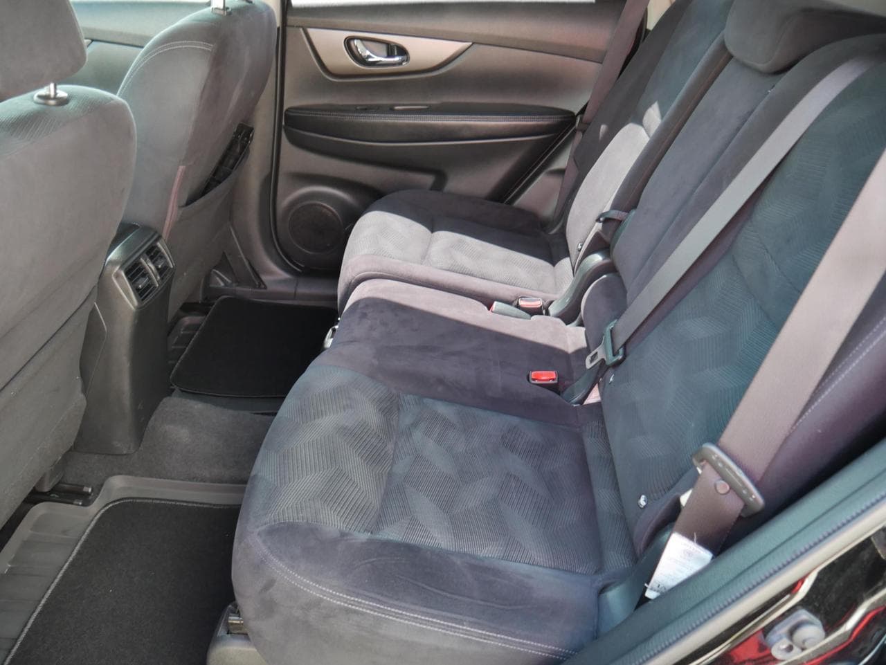 2014 Nissan X-TRAIL - 18