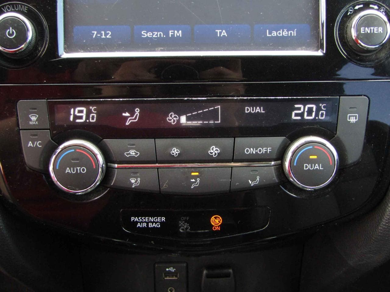 2016 Nissan X-TRAIL - 16
