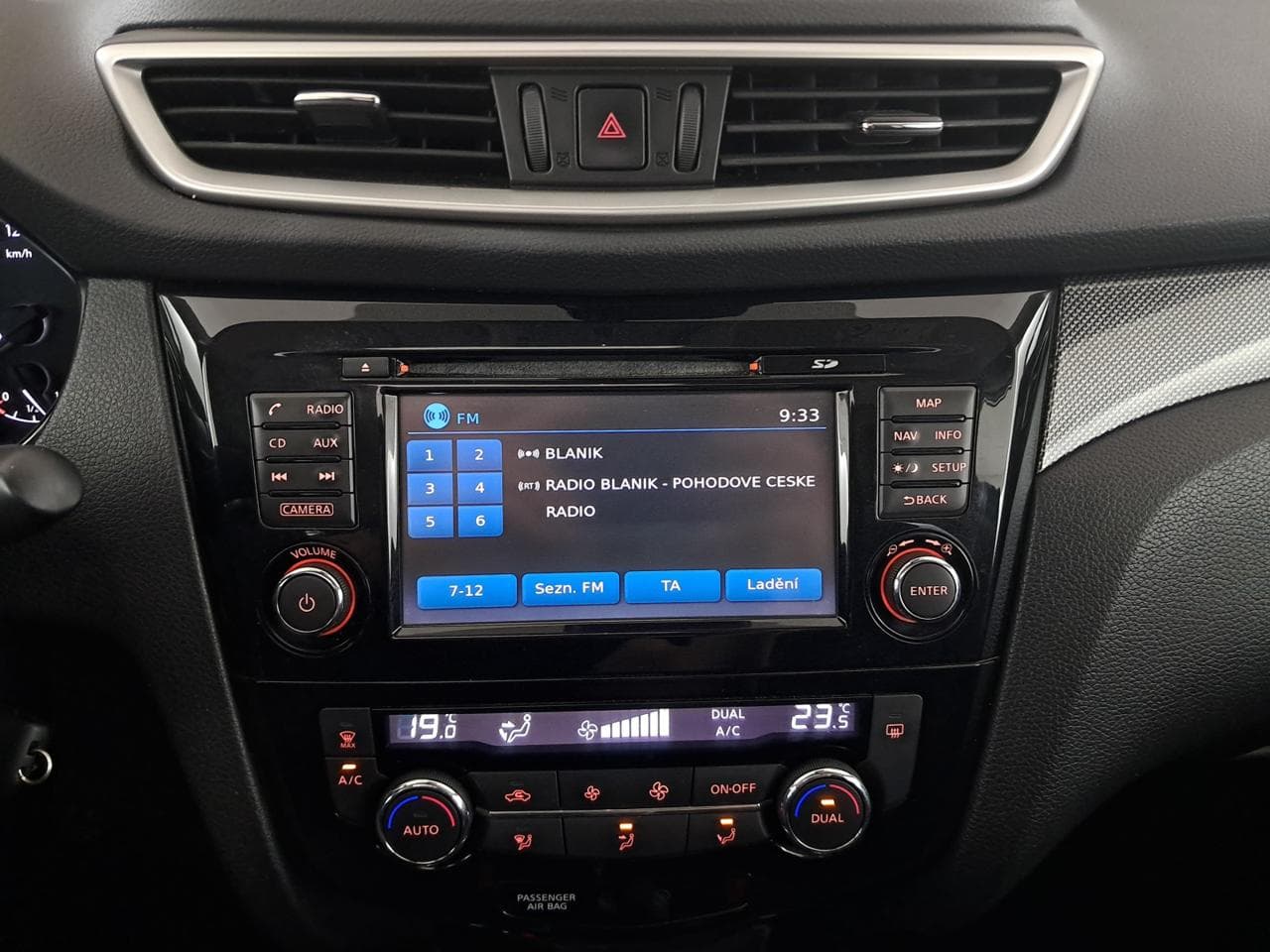 2015 Nissan X-TRAIL - 18