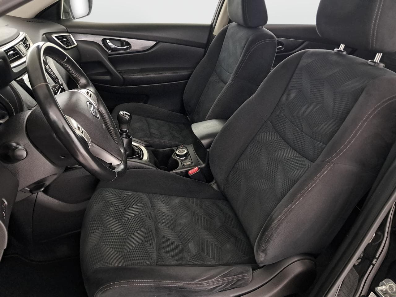 2015 Nissan X-TRAIL - 16