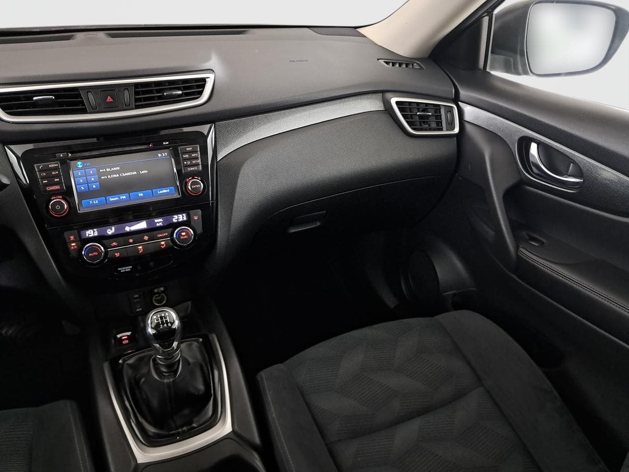 2015 Nissan X-TRAIL - 11