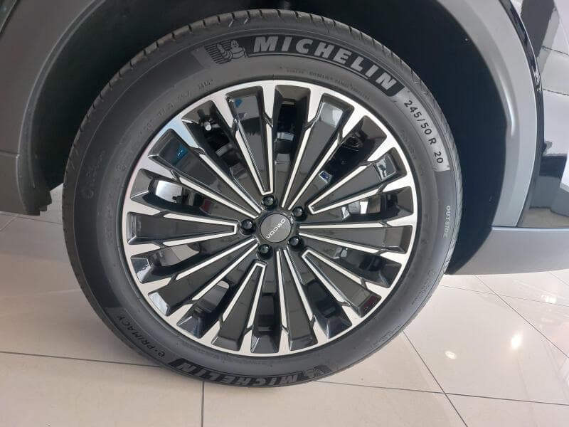 2025 Omoda 9 - 10