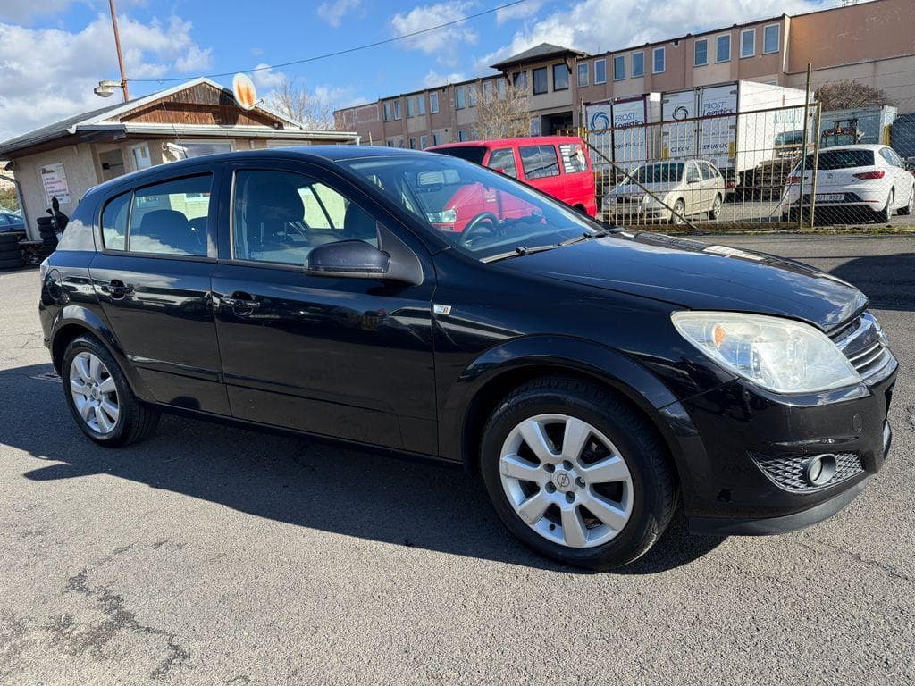 Opel Astra 1.6i hatchback