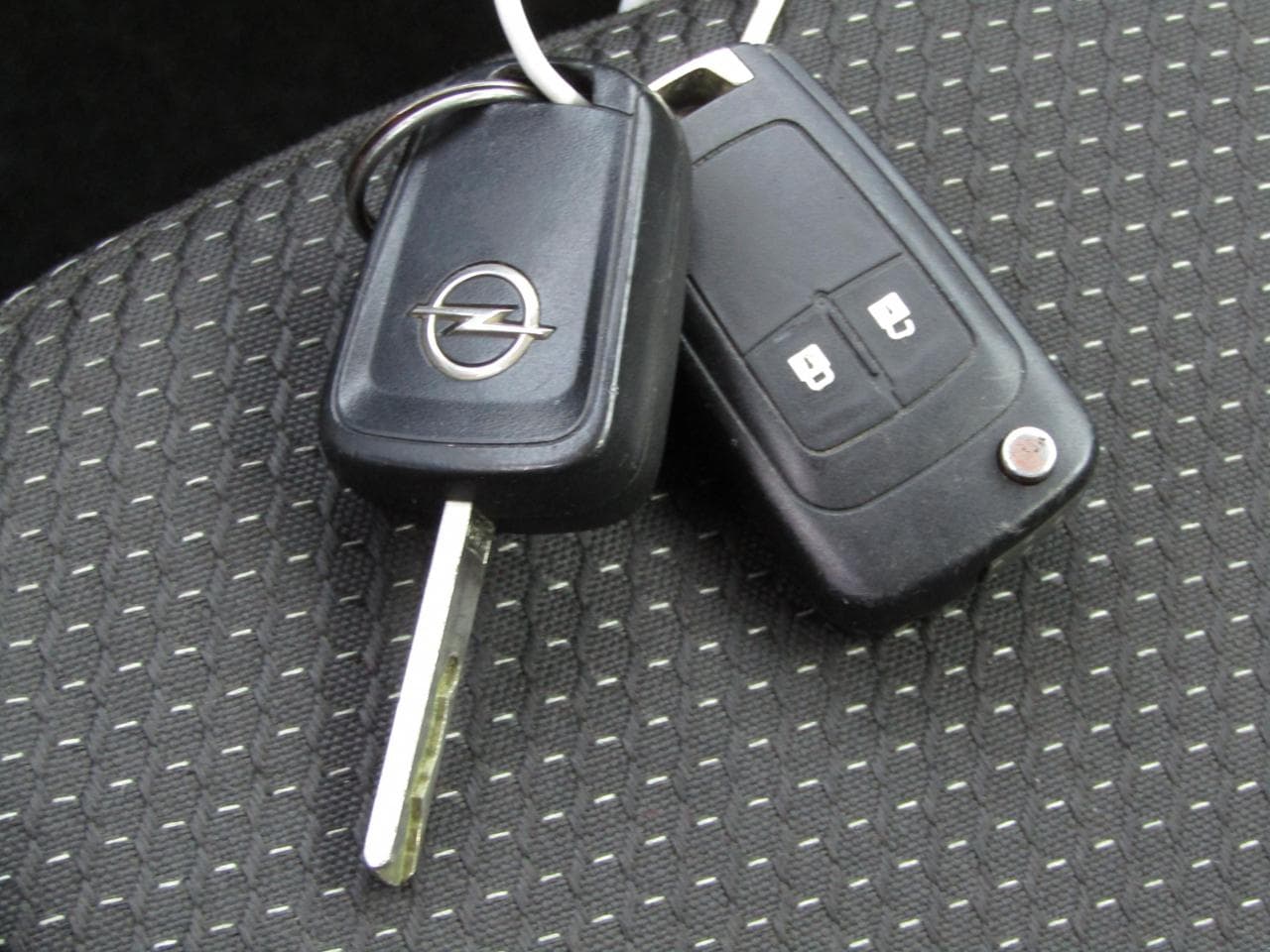 2013 Opel Astra - 16