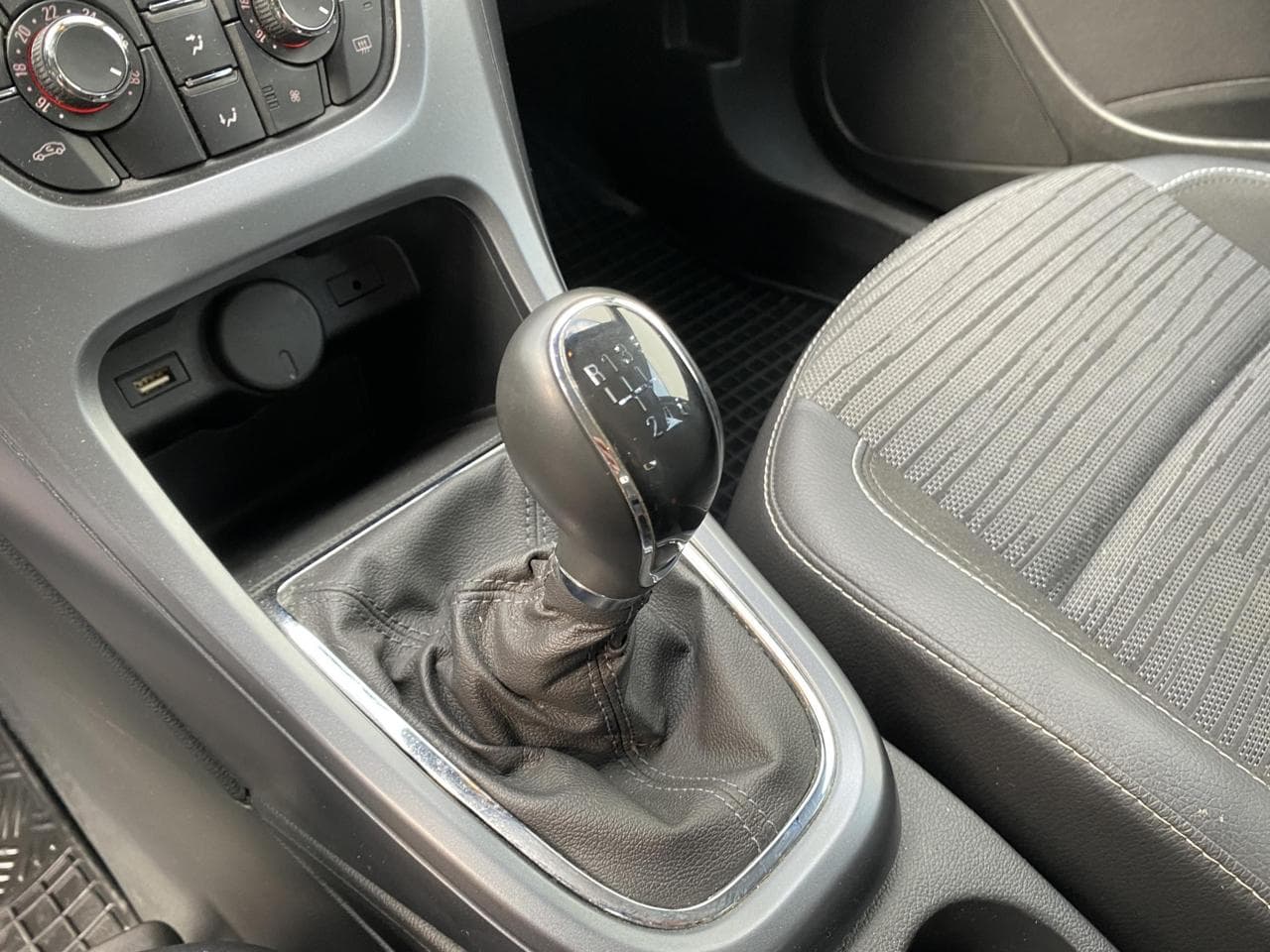 2014 Opel Astra - 15