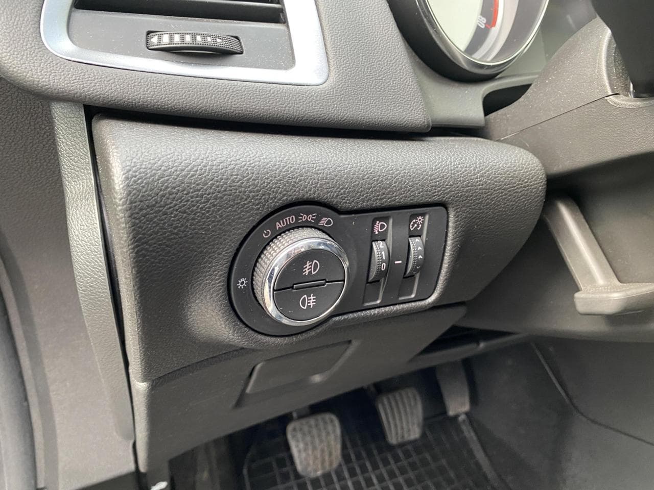 2014 Opel Astra - 14