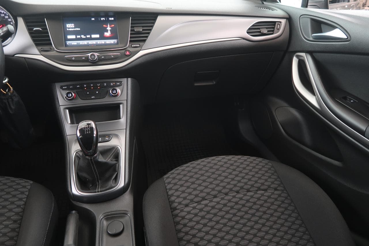 2018 Opel Astra - 11