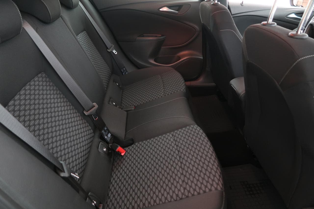 2018 Opel Astra - 13